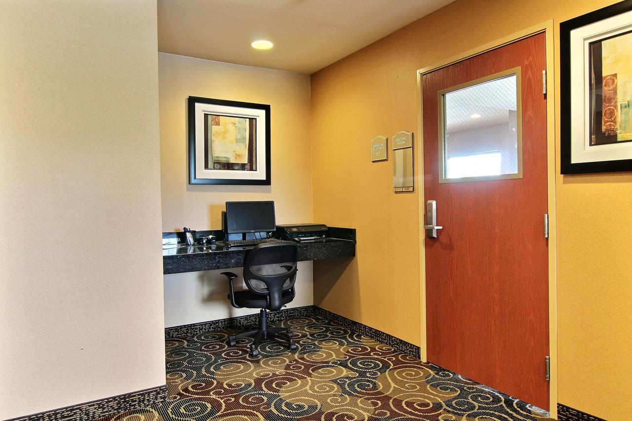 Amerivu Inn And Suites - Crookston Esterno foto