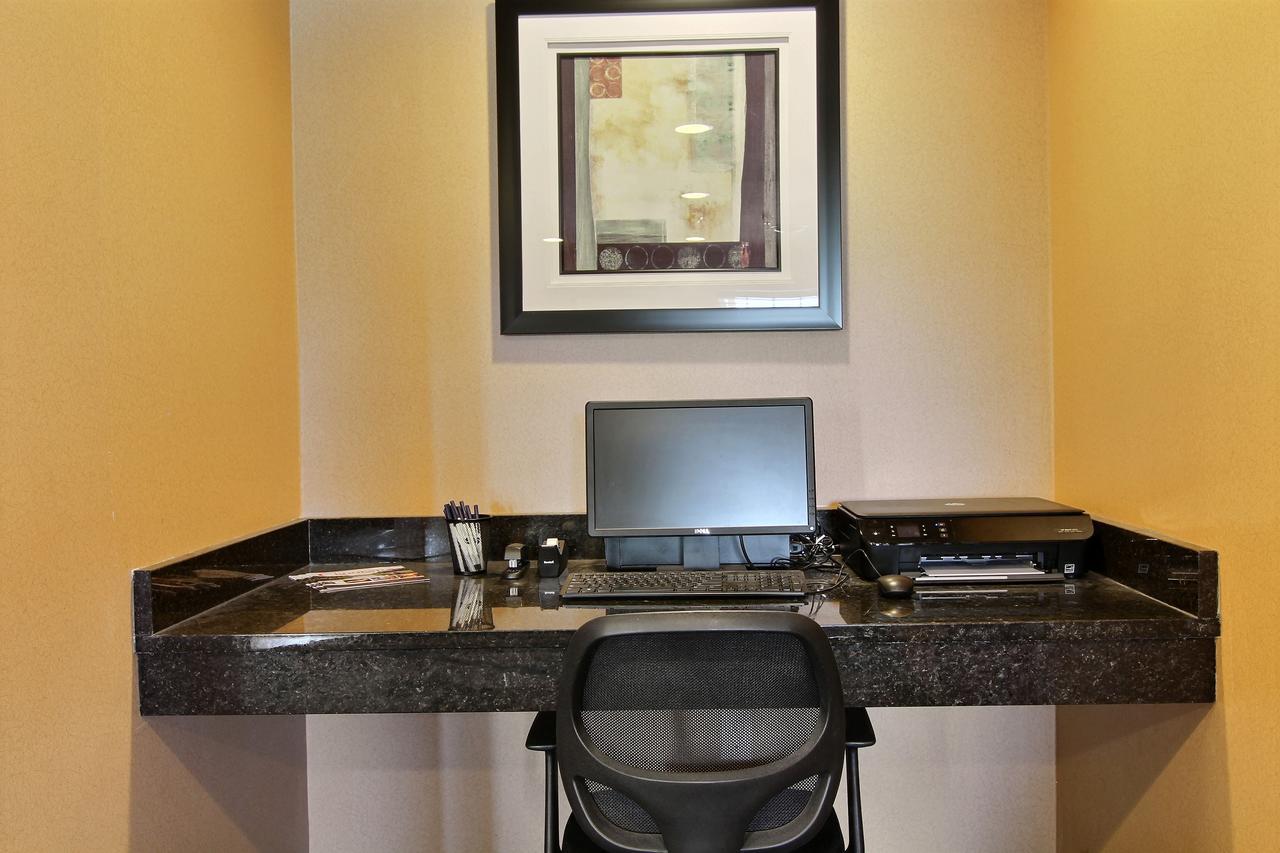 Amerivu Inn And Suites - Crookston Esterno foto