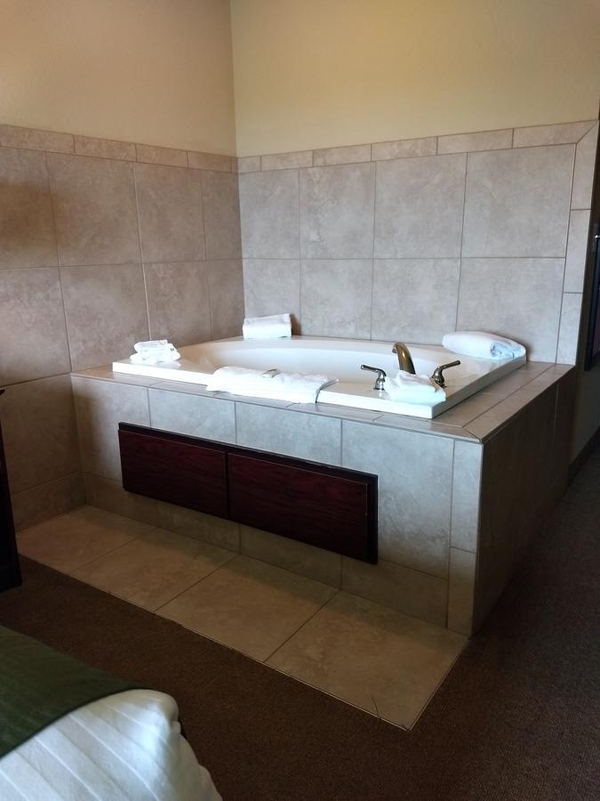 Amerivu Inn And Suites - Crookston Esterno foto