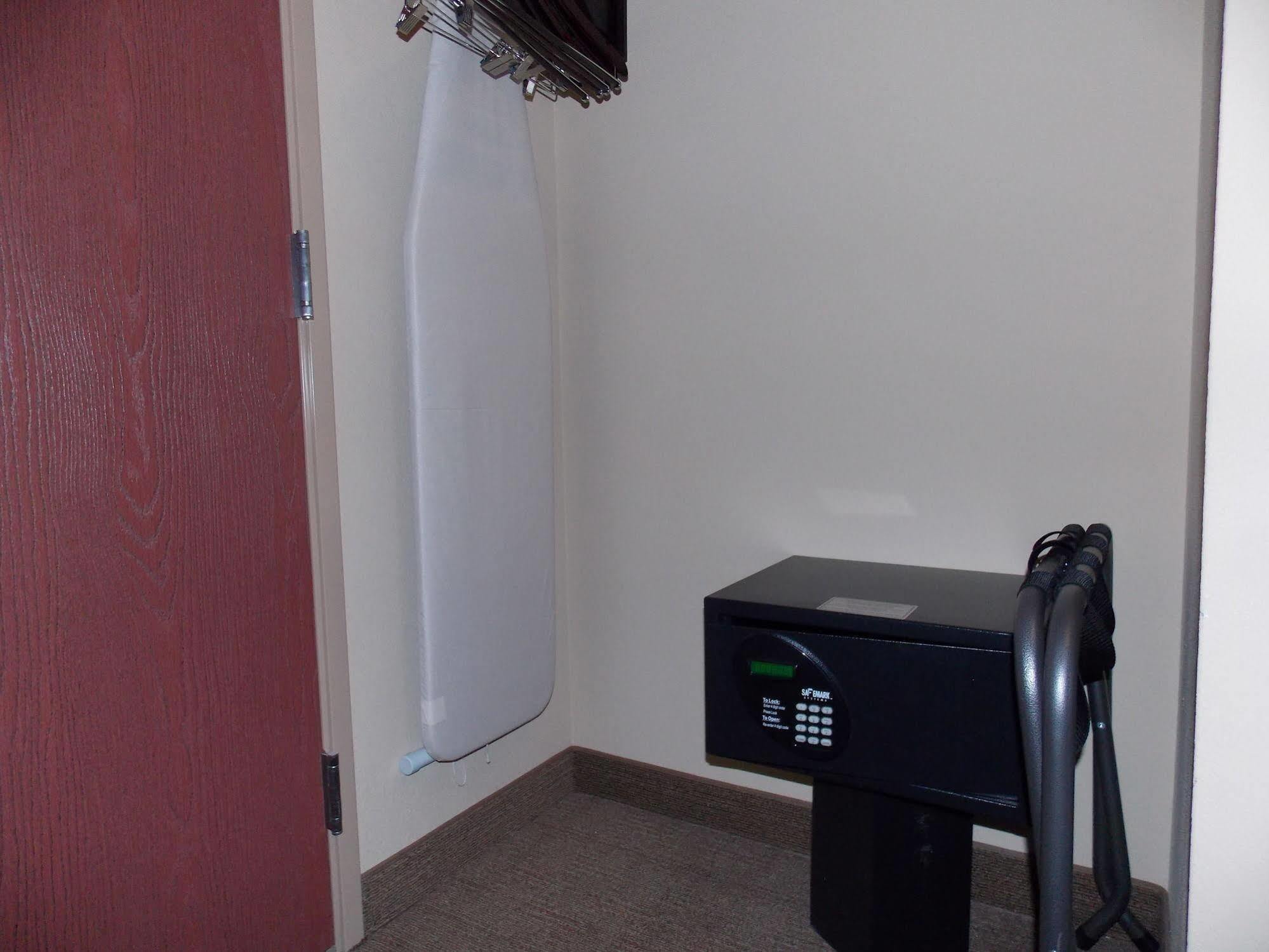 Amerivu Inn And Suites - Crookston Esterno foto