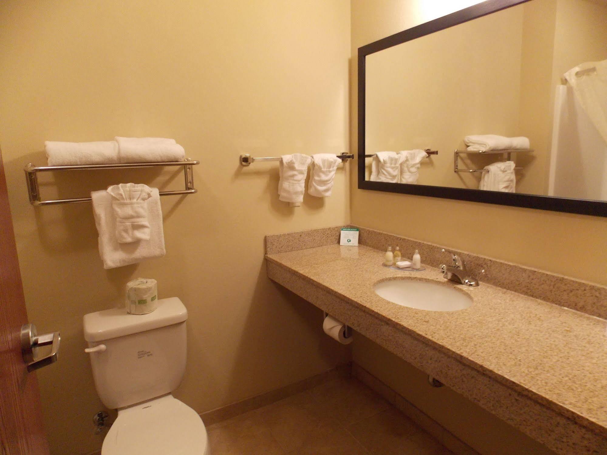 Amerivu Inn And Suites - Crookston Esterno foto