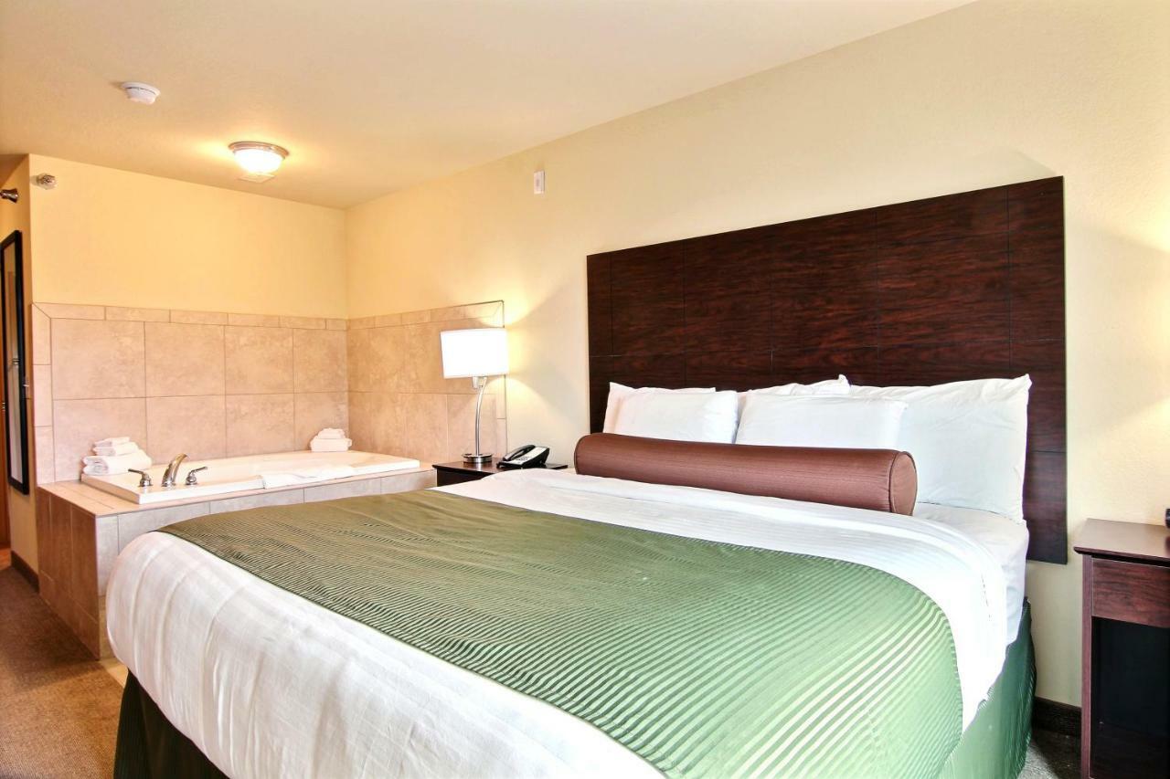Amerivu Inn And Suites - Crookston Esterno foto